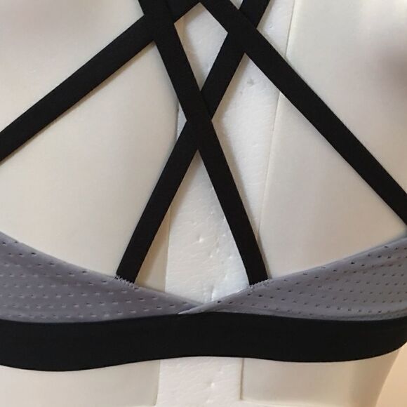 VS Padded silky mesh sports bra - Picture 4 of 6